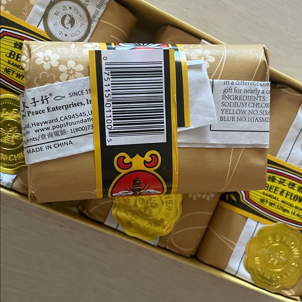 Bee & Flower Sandalwood soap. - Picture 2 of 4